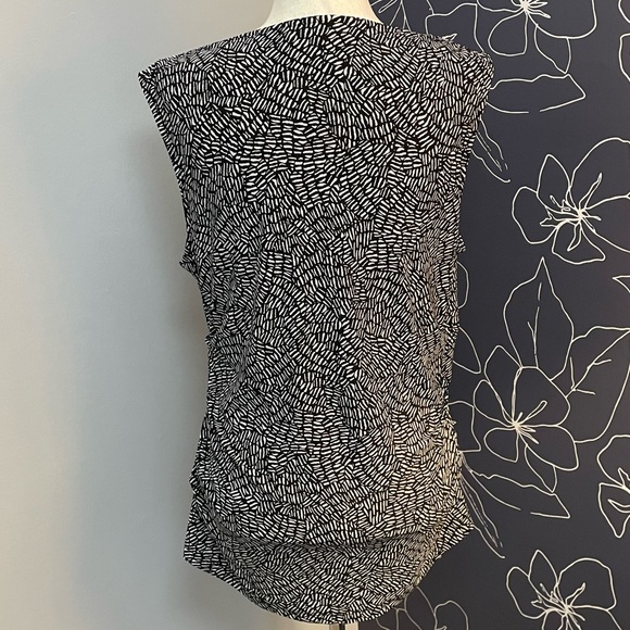 DKNY Women's Sleeveless Shirt Black White Tank Top Women’s Size Large - Picture 3 of 7